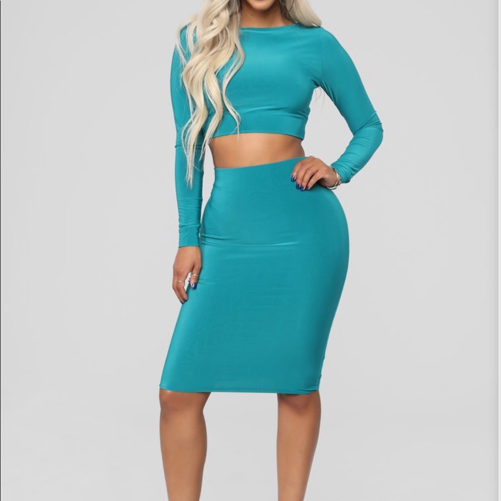 Tags attatched, fashion nova two piece midi